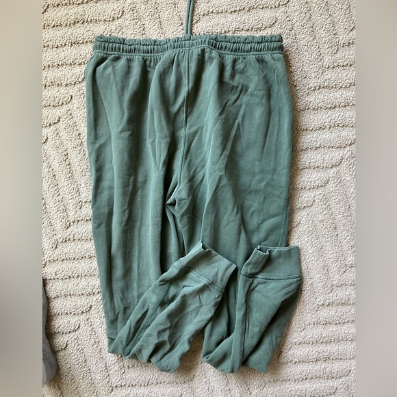 Brand new Harlow sweatpants - Picture 3 of 6